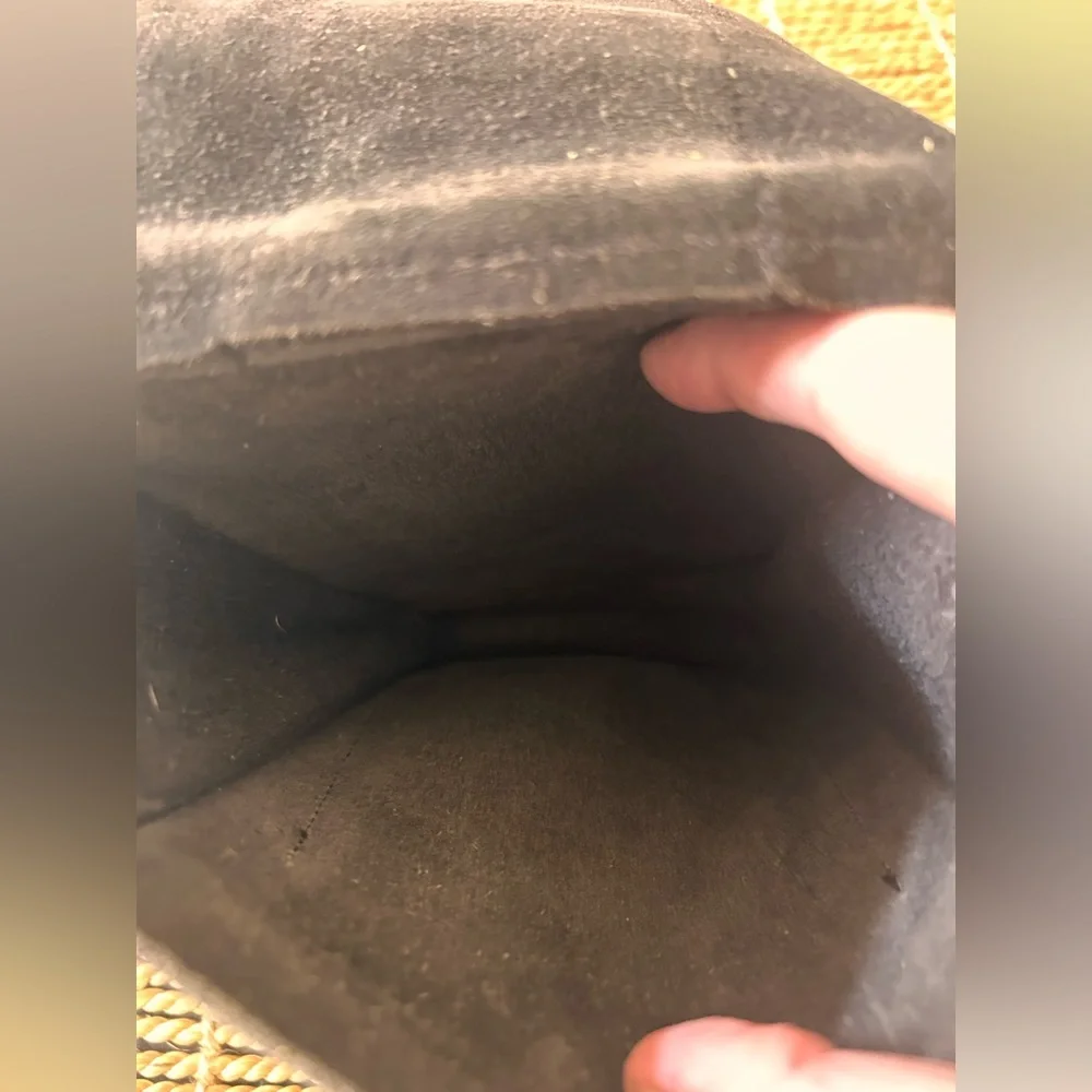 ✌️4 for $20✌️ Vintage Leather crossbody - Picture 7 of 9